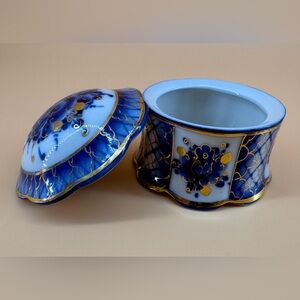 Trinket Box Porcelain Gzhel Hand Painted White Blue Gold NWOT